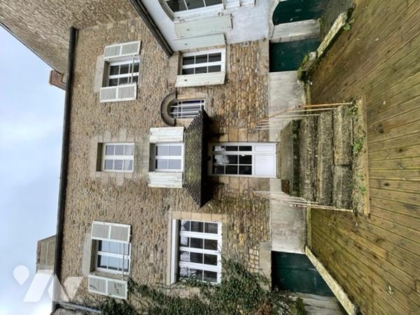 Maison en centre-ville d'ALENCON 220 m² avec beau potentiel proche de la Mairie