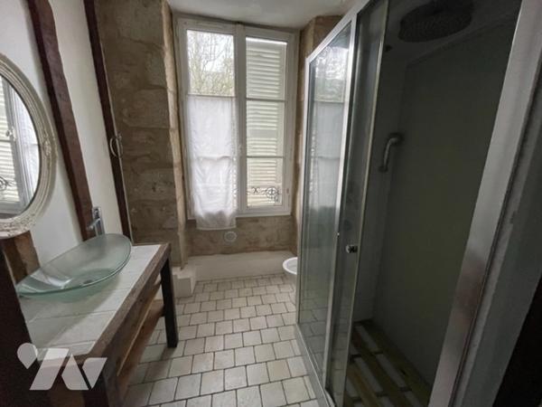 Maison en centre-ville d'ALENCON 220 m² avec beau potentiel proche de la Mairie