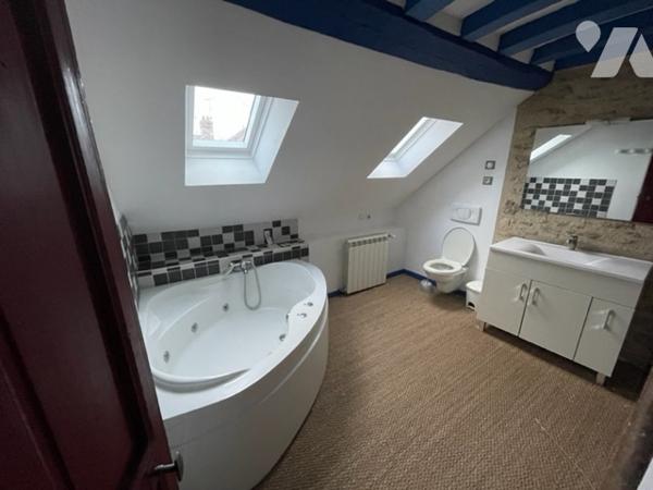 Maison en centre-ville d'ALENCON 220 m² avec beau potentiel proche de la Mairie