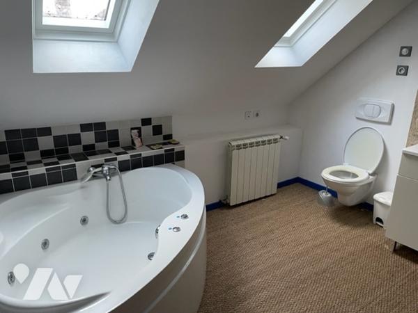 Maison en centre-ville d'ALENCON 220 m² avec beau potentiel proche de la Mairie