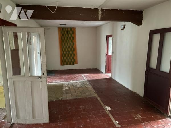 Maison en centre-ville d'ALENCON 220 m² avec beau potentiel proche de la Mairie