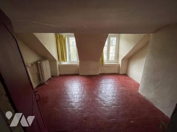 Maison en centre-ville d'ALENCON 220 m² avec beau potentiel proche de la Mairie