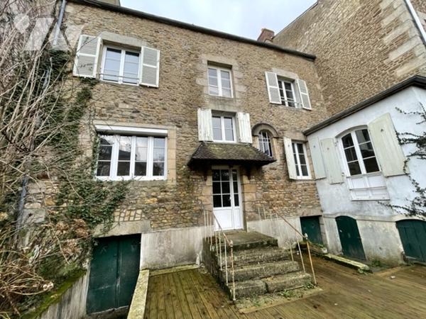 Maison en centre-ville d'ALENCON 220 m² avec beau potentiel proche de la Mairie
