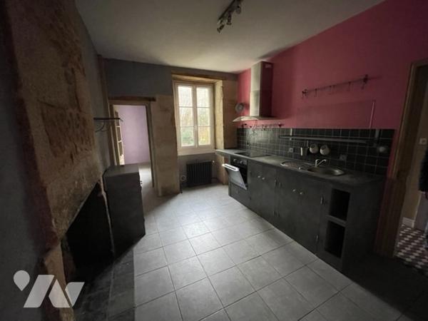 Maison en centre-ville d'ALENCON 220 m² avec beau potentiel proche de la Mairie