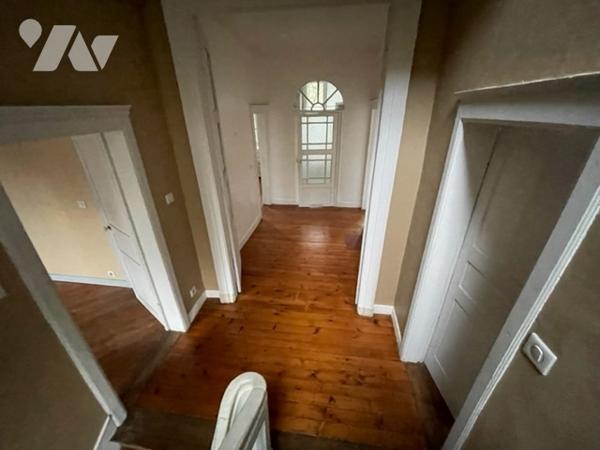 Maison en centre-ville d'ALENCON 220 m² avec beau potentiel proche de la Mairie