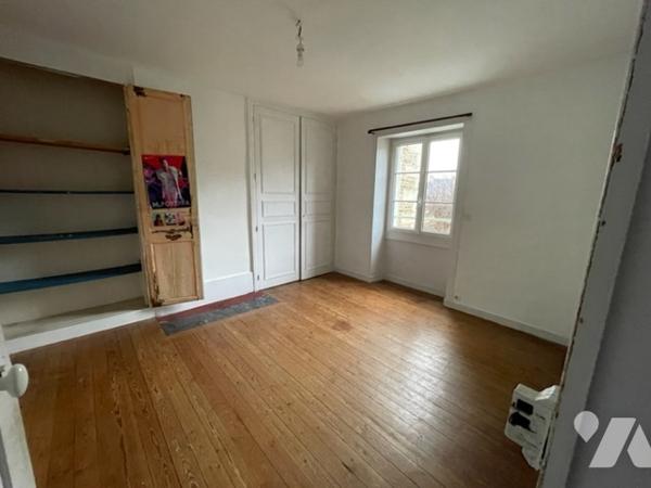 Maison en centre-ville d'ALENCON 220 m² avec beau potentiel proche de la Mairie