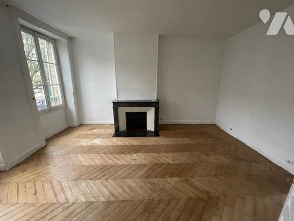 Maison en centre-ville d'ALENCON 220 m² avec beau potentiel proche de la Mairie