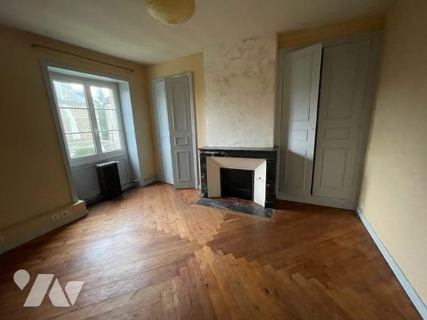 Maison en centre-ville d'ALENCON 220 m² avec beau potentiel proche de la Mairie