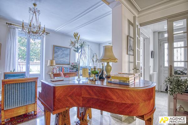 Versailles Rive-Droite Sainte Jeanne d'Arc - Maison 8 pièces de 163 m² habitables (235m² au sol) avec terrasse et garage 1 695 000 € **  - Référence  28336