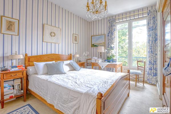 Versailles Rive-Droite Sainte Jeanne d'Arc - Maison 8 pièces de 163 m² habitables (235m² au sol) avec terrasse et garage 1 695 000 € **  - Référence  28336