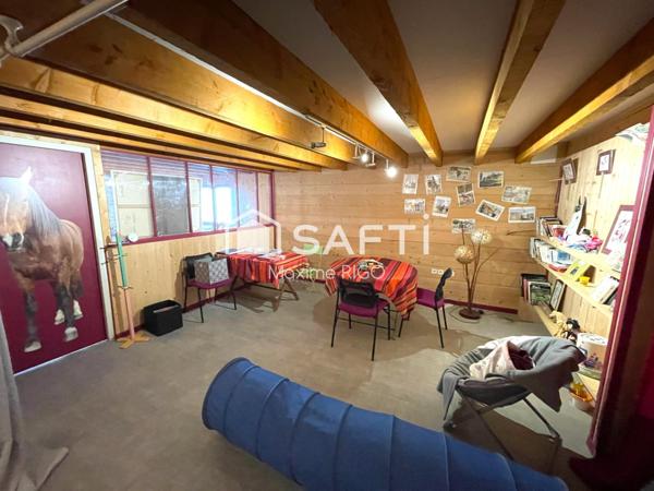 Maison 7 pièces sur propriété équestre de 2.3Ha