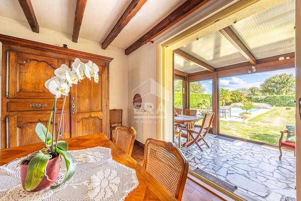Rare : Maison familiale 5 chambres, avec piscine et grand terrain à Vouillé