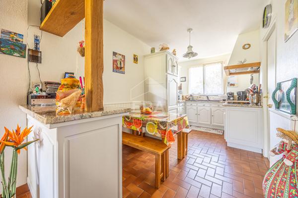 Rare : Maison familiale 5 chambres, avec piscine et grand terrain à Vouillé