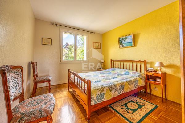 Rare : Maison familiale 5 chambres, avec piscine et grand terrain à Vouillé