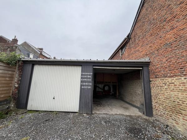 LOT DE DEUX GARAGES LOUES