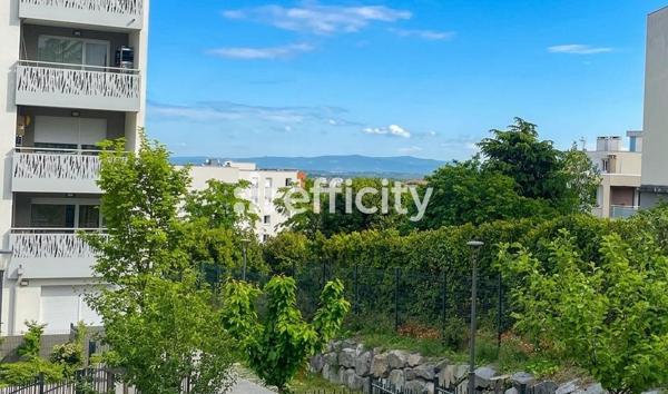 Appartement
         4 pièces
        - 81 m² 254 100 € *