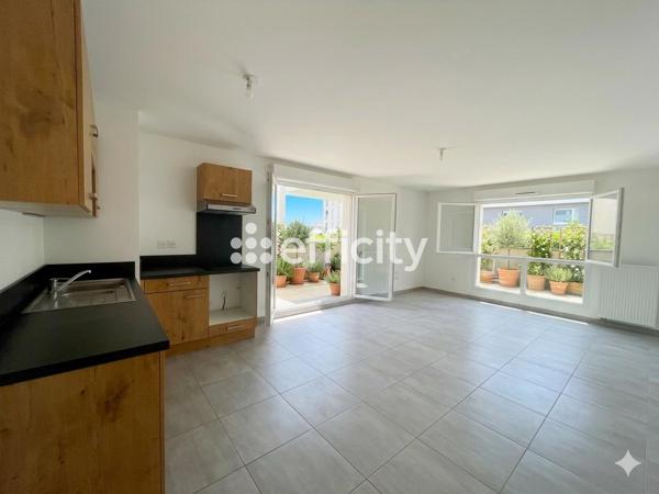 Appartement
         4 pièces
        - 81 m² 254 100 € *
