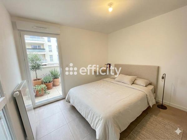 Appartement
         4 pièces
        - 81 m² 254 100 € *