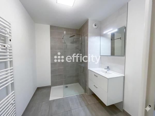 Appartement
         4 pièces
        - 81 m² 254 100 € *