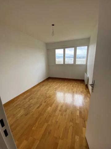 APPARTEMENT T5 A LOUER - VILLEURBANNE Einstein-Salengro 96.78 m 2 1 320 € charges comprises par mois