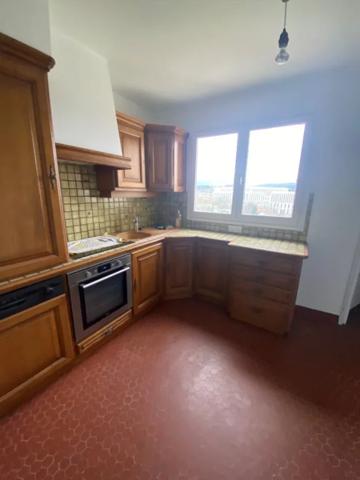 APPARTEMENT T5 A LOUER - VILLEURBANNE Einstein-Salengro 96.78 m 2 1 320 € charges comprises par mois