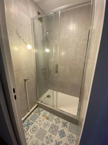 APPARTEMENT T5 A LOUER - VILLEURBANNE Einstein-Salengro 96.78 m 2 1 320 € charges comprises par mois