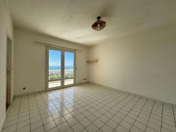97400 SAINT DENIS A LOUER - Saint-Denis - Appartement T1 avec vue mer exceptionnelle