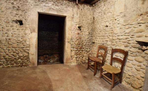 Maison de caractère à vendre 6 pièces (64)