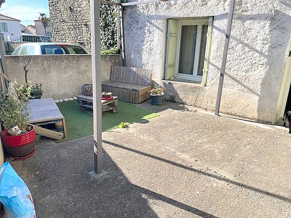 Charmante Maison Saint Pierre La Noue 77 m2, 2 chambres, bureau garage et extérieur