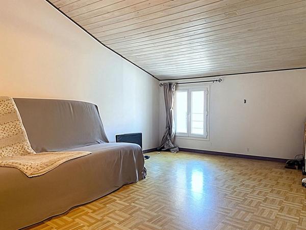 Charmante Maison Saint Pierre La Noue 77 m2, 2 chambres, bureau garage et extérieur