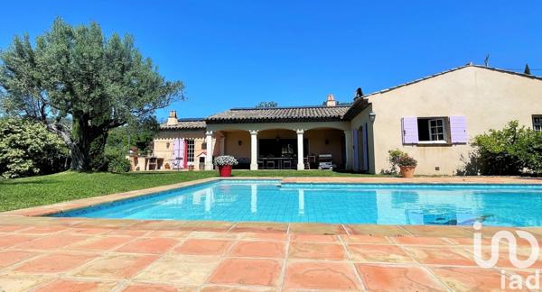 Maison 5 pièces de 200 m² à Cogolin (83310)