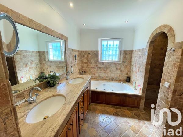 Maison 5 pièces de 200 m² à Cogolin (83310)