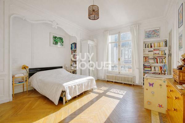 Paris 75017, 6 pièces / 4 chambres étage élevé lumineux