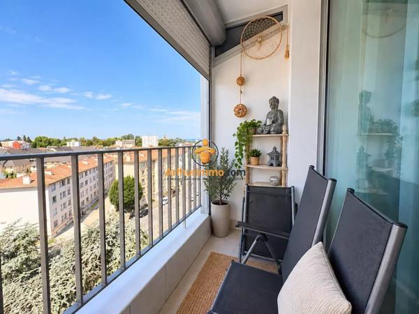 Vente                                                      Appartement
                        
                     3 pièces                      65 m2                     à Tarbes