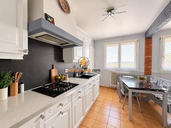 Vente                                                      Appartement
                        
                     3 pièces                      65 m2                     à Tarbes