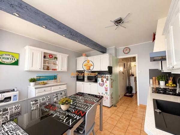 Vente                                                      Appartement
                        
                     3 pièces                      65 m2                     à Tarbes