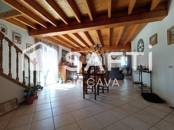 Maison de 128m² sur 2 niveaux sur 1720m² de terrain entièrement plat et arboré avec garage,carpot et Abri de jardin