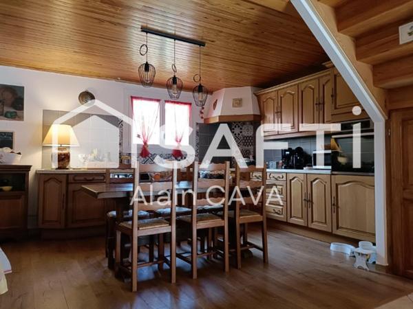 Maison de 128m² sur 2 niveaux sur 1720m² de terrain entièrement plat et arboré avec garage,carpot et Abri de jardin