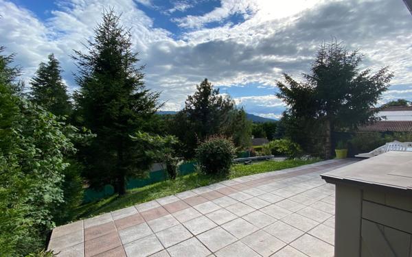 Maison à louer    5 pièces •  Cranves-Sales