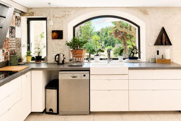 À VENDRE - VILLENEUVE-LÈS-AVIGNON - CENTRE HISTORIQUE - DEMEURE DE CARACTÈRE 350 M² - JARDIN 900 M² - POSSIBILITÉ PISCINE