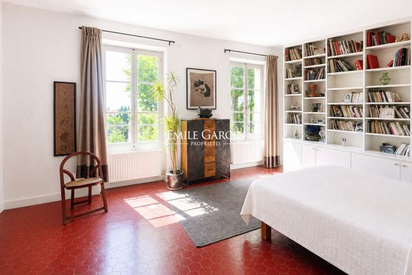 À VENDRE - VILLENEUVE-LÈS-AVIGNON - CENTRE HISTORIQUE - DEMEURE DE CARACTÈRE 350 M² - JARDIN 900 M² - POSSIBILITÉ PISCINE
