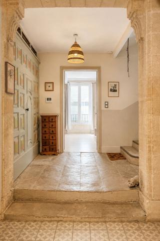 À VENDRE - VILLENEUVE-LÈS-AVIGNON - CENTRE HISTORIQUE - DEMEURE DE CARACTÈRE 350 M² - JARDIN 900 M² - POSSIBILITÉ PISCINE