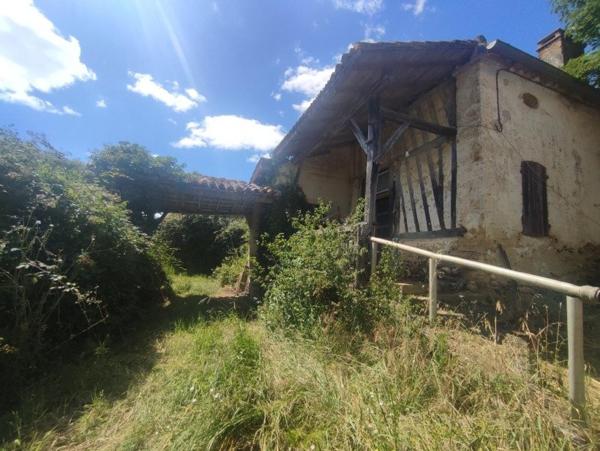 FERME A RESTAURER EN CAMPAGNE AVEC 2,5 hectares