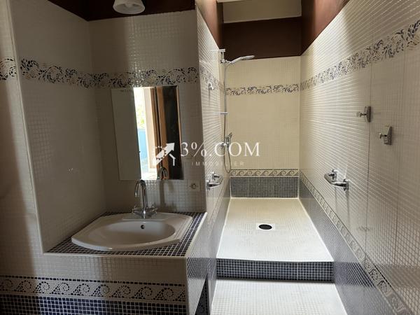 Maison de 1975 avec jardin, proche des commodités à Alès. Alès (30100)