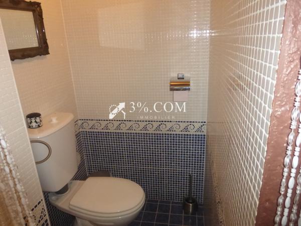 Maison de 1975 avec jardin, proche des commodités à Alès. Alès (30100)