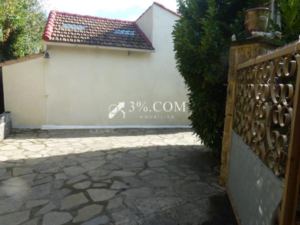 Maison de 1975 avec jardin, proche des commodités à Alès. Alès (30100)