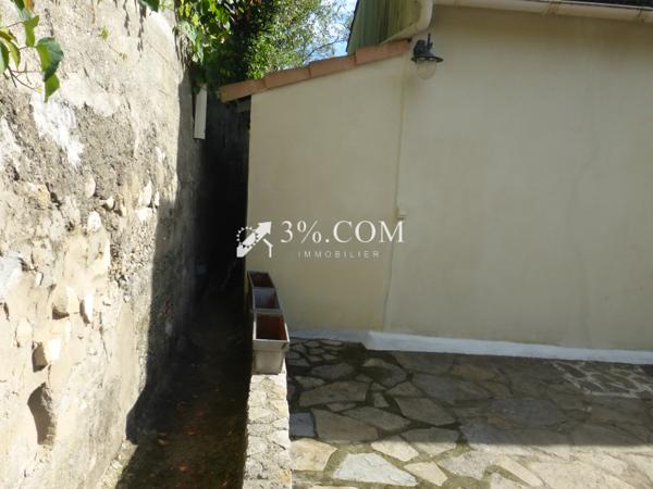 Maison de 1975 avec jardin, proche des commodités à Alès. Alès (30100)