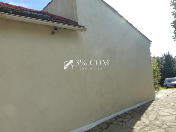 Maison de 1975 avec jardin, proche des commodités à Alès. Alès (30100)