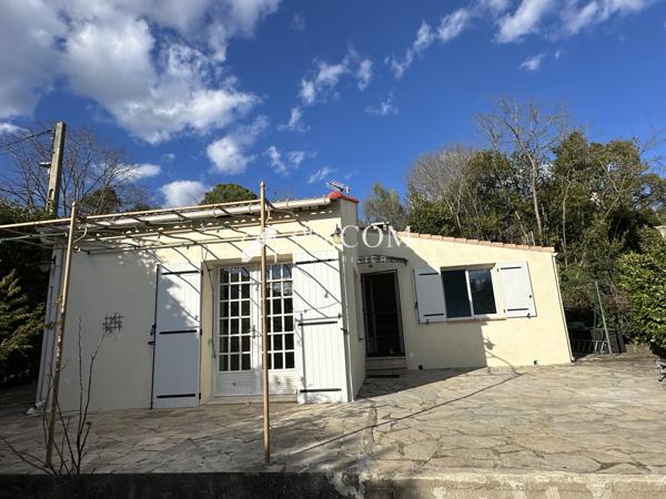 Maison de 1975 avec jardin, proche des commodités à Alès. Alès (30100)