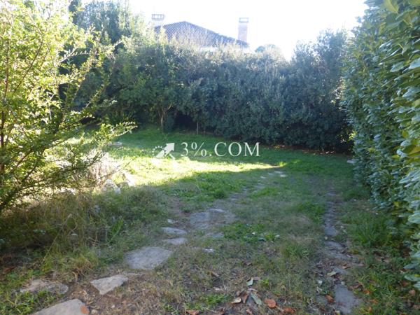 Maison de 1975 avec jardin, proche des commodités à Alès. Alès (30100)